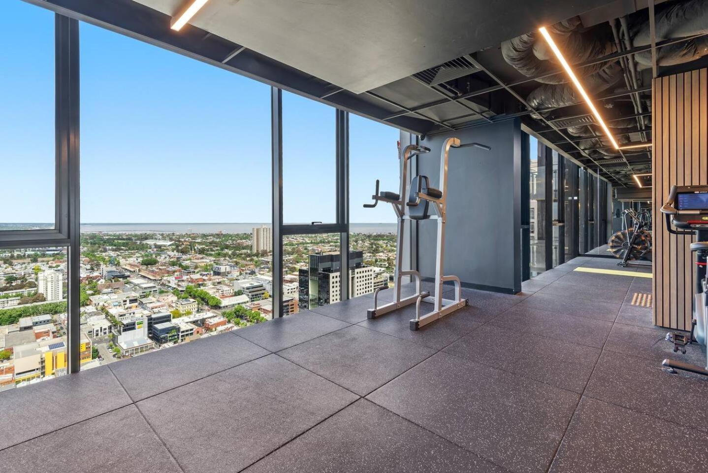 Chic Urban Escape Pool, Gym And City Charm Melburne Exterior foto