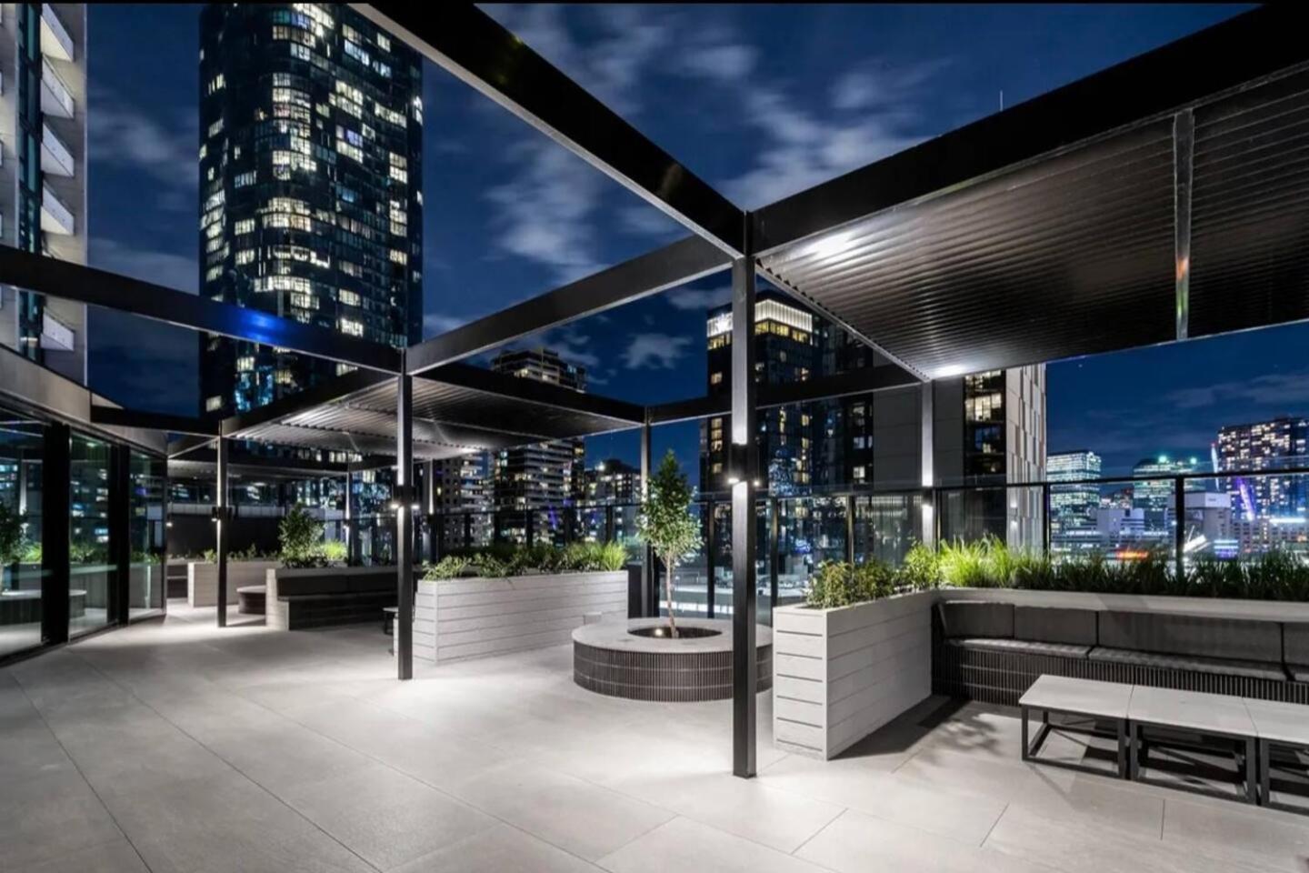 Chic Urban Escape Pool, Gym And City Charm Melburne Exterior foto